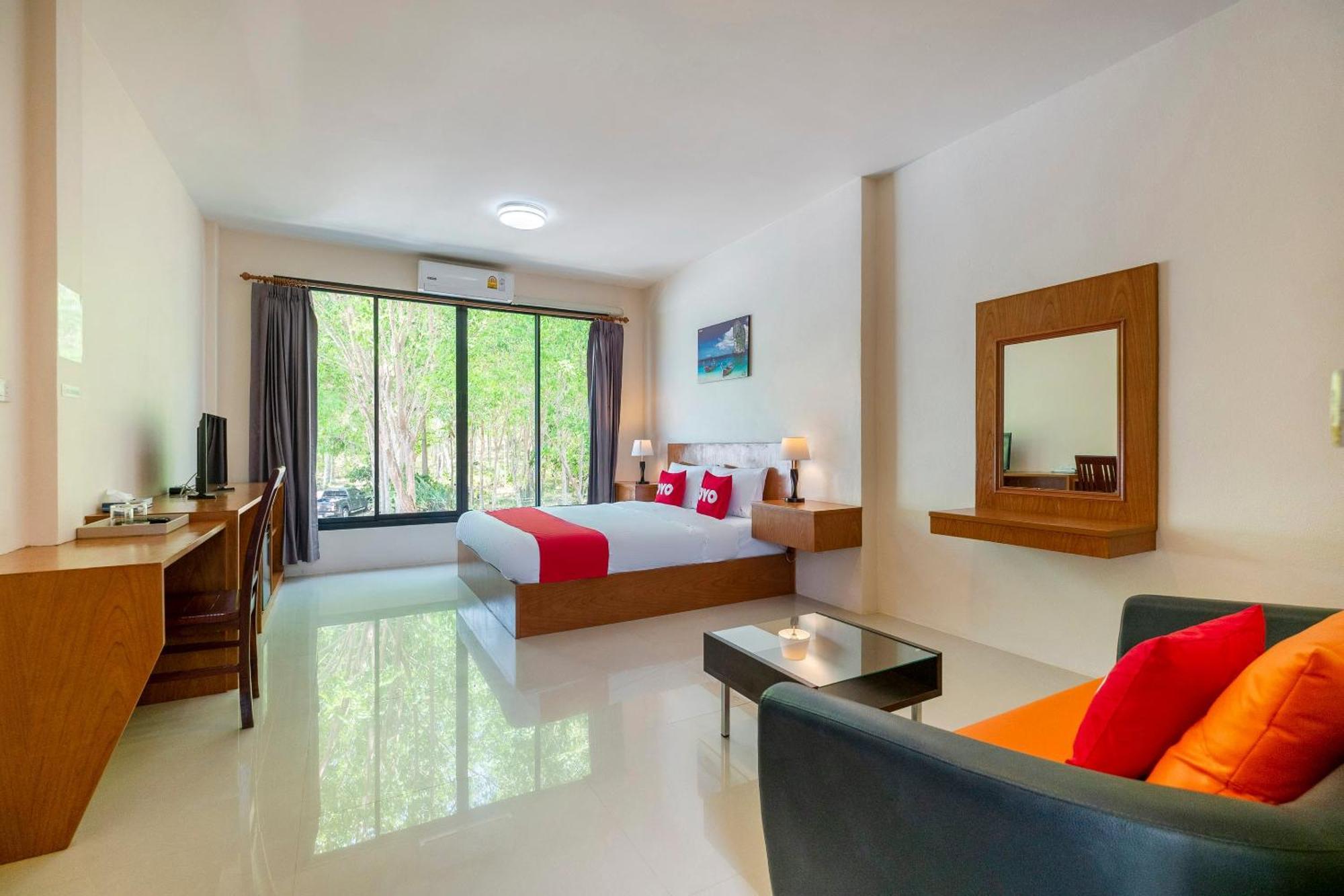 Vaccinated Staff - OYO 665 Sj House Hotel Krabi town Exterior foto